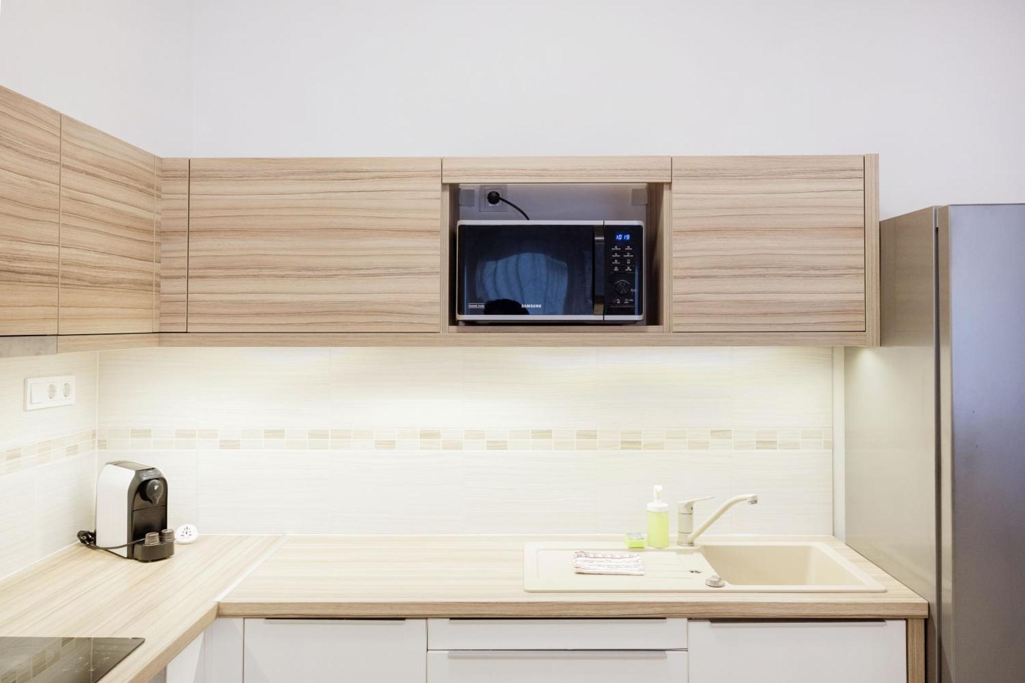 The Chic Crib With Balcony Apartment บูดาเปสต์ ภายนอก รูปภาพ