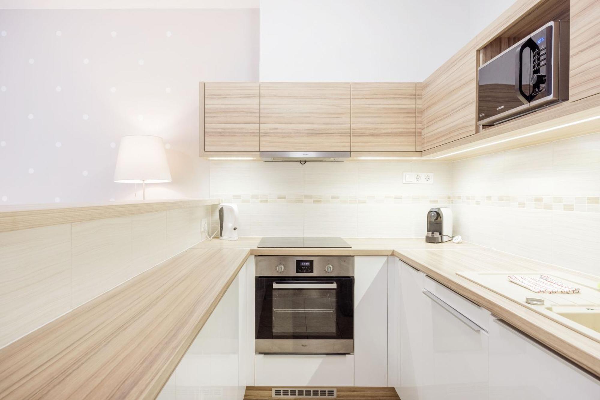 The Chic Crib With Balcony Apartment บูดาเปสต์ ภายนอก รูปภาพ