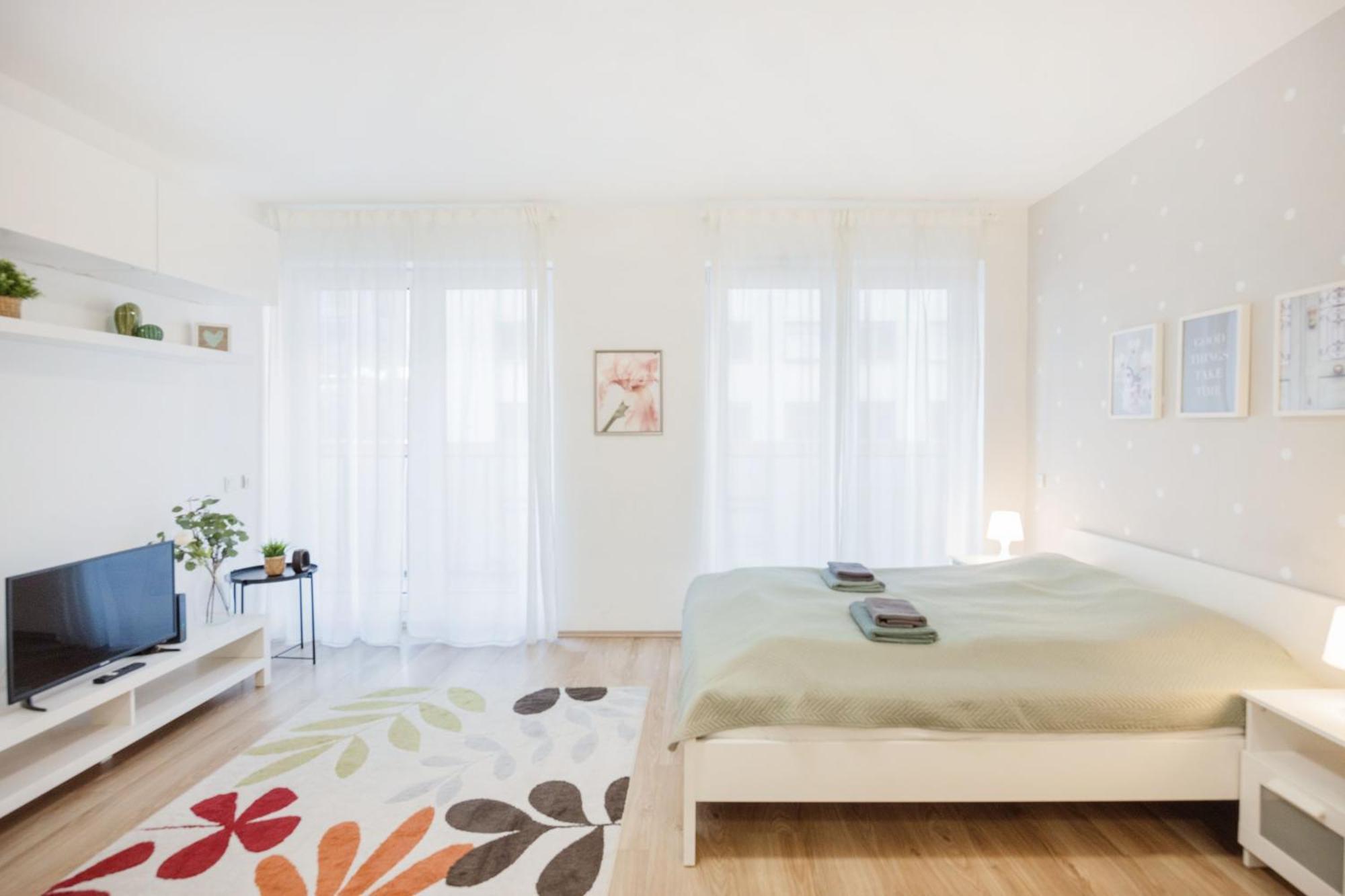 The Chic Crib With Balcony Apartment บูดาเปสต์ ภายนอก รูปภาพ